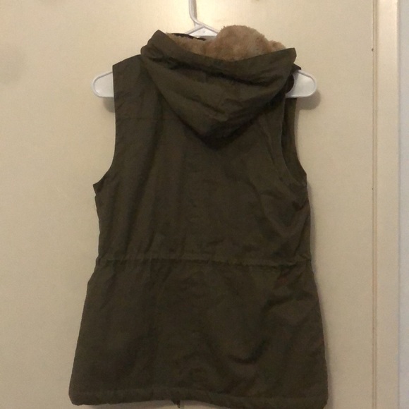 Vest - Picture 5 of 5